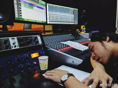 只要不要臉,一個人就是一支隊伍。只要不要臉,你們?nèi)叶际侵谱魅? />
</span>
<span id=